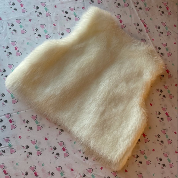 5 for $20-Children’s Place Faux white fur vest-Size 4T-Excellent used condition - Picture 4 of 7